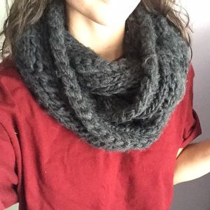 AE knitted scarf